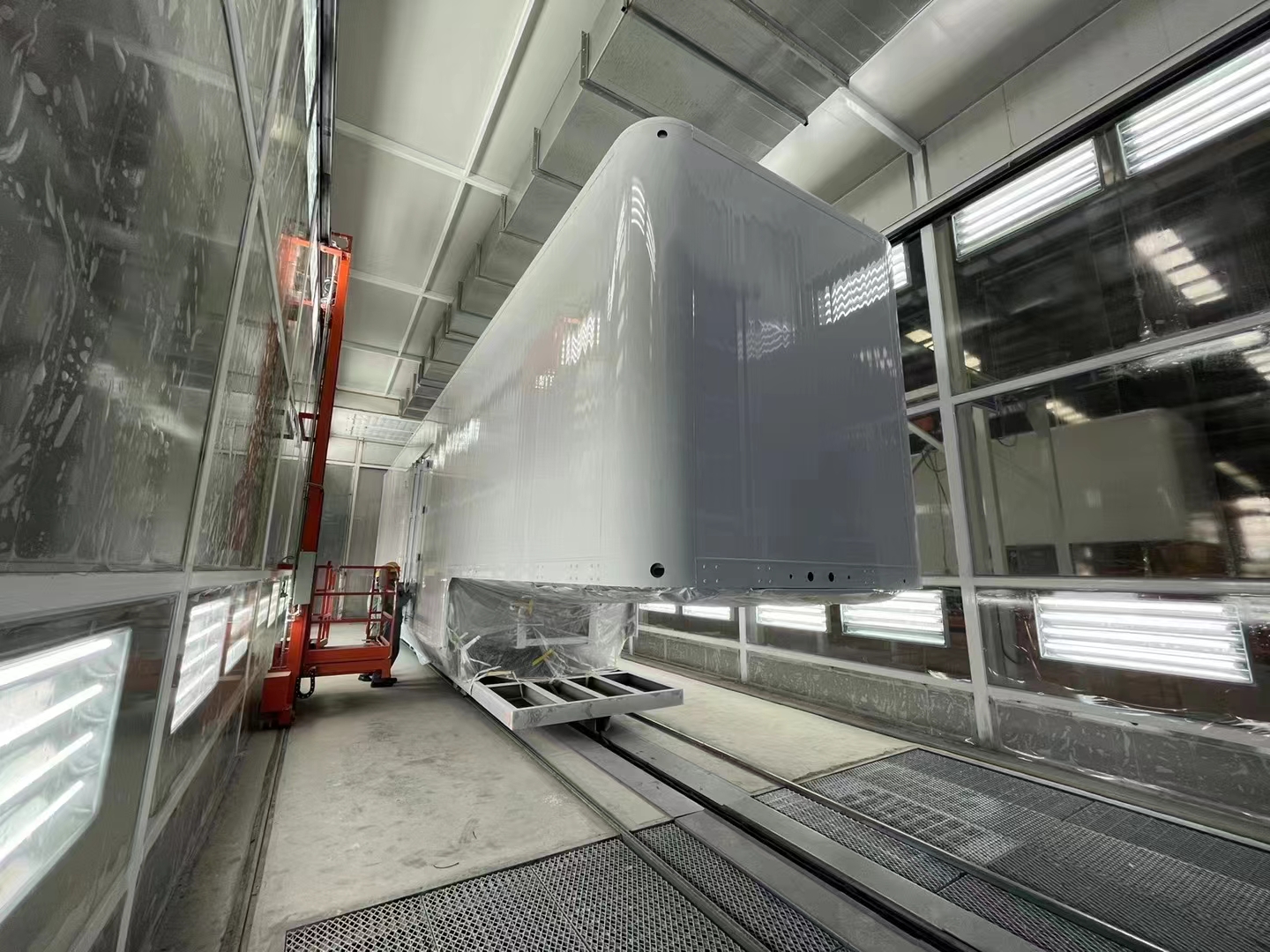 地軌式車（chē）廂塗裝生產線